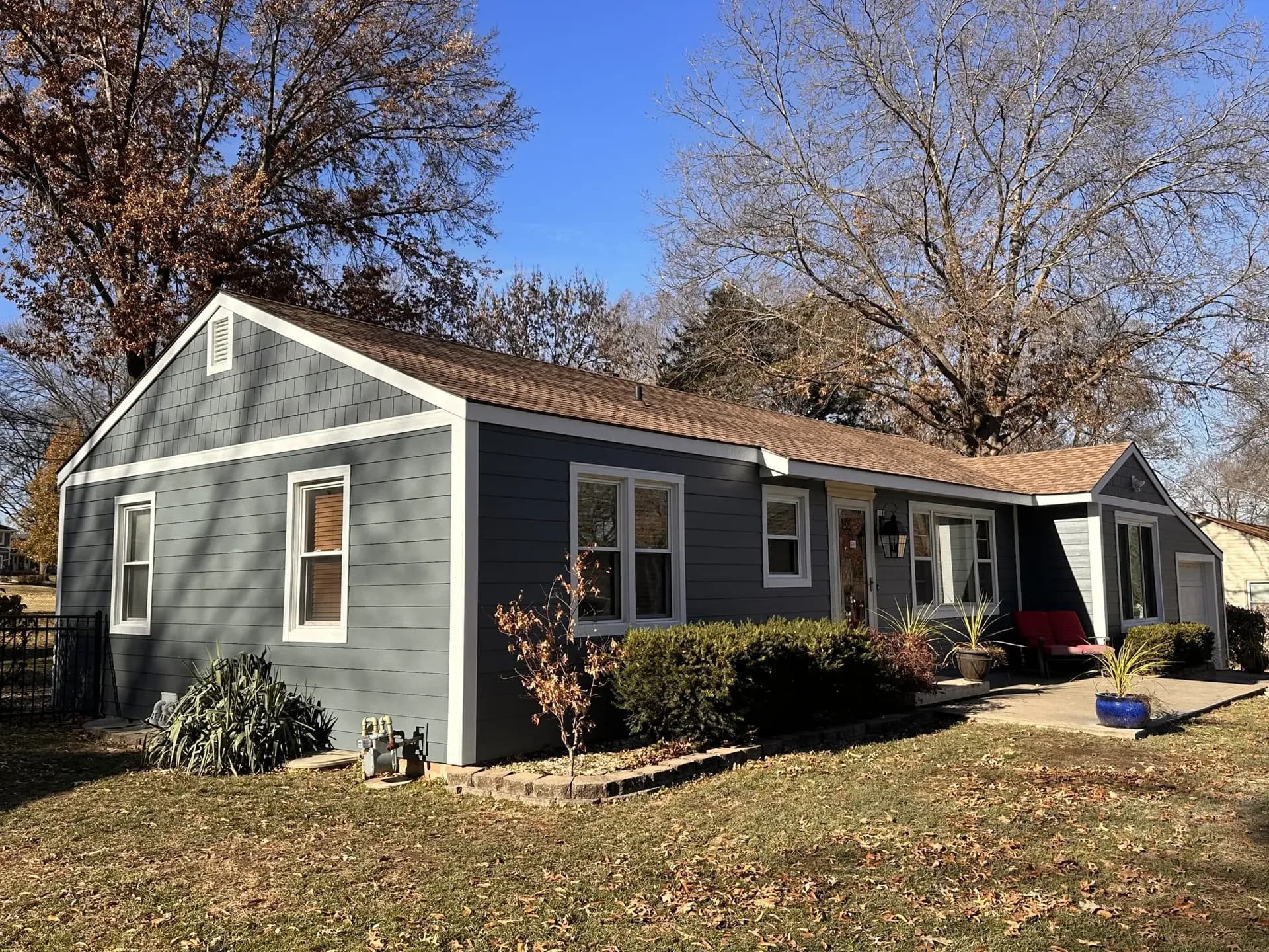 after-shawnee-home-has-hardie-siding-installed-by-safe-harbor-02.webp
