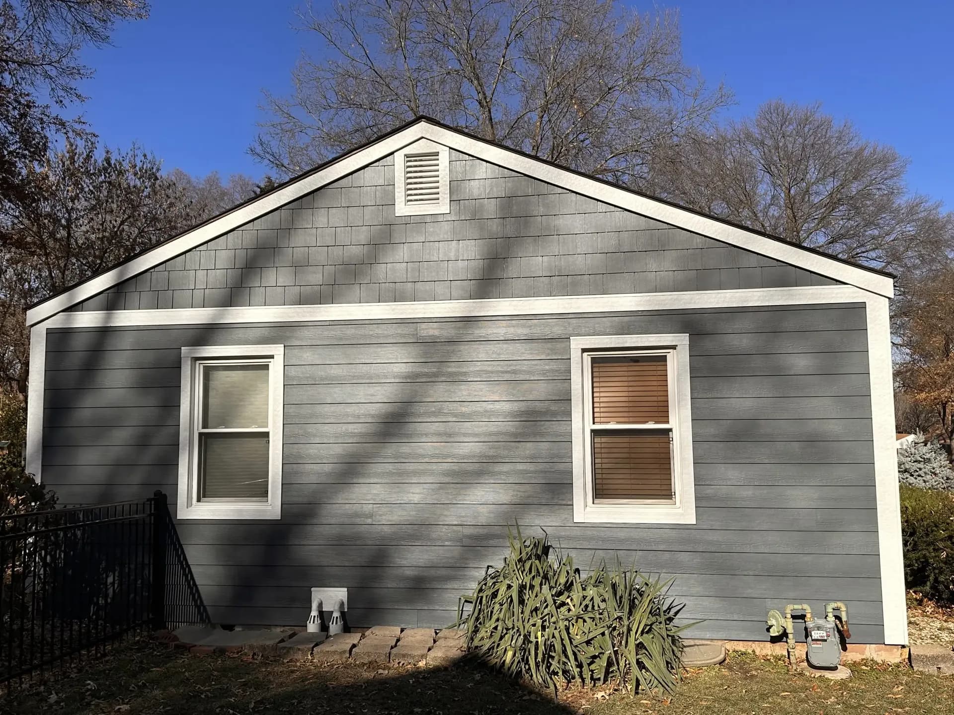 after-shawnee-home-has-hardie-siding-installed-by-safe-harbor-03.webp
