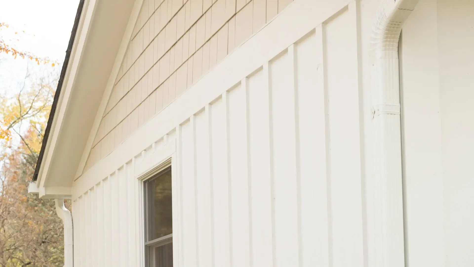 white house with james hardie siding