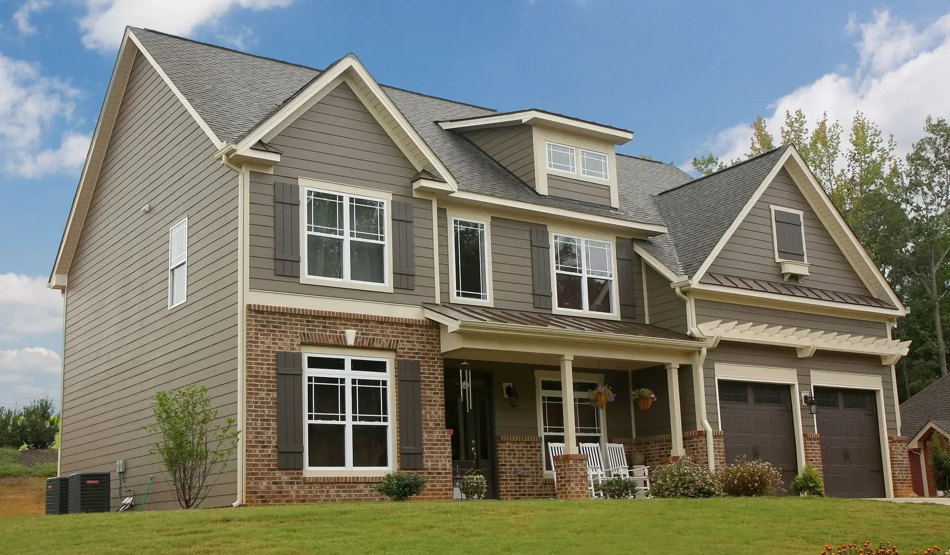 how-to-choose-between-james-hardie-primed-boards-or-colorplus-01.webp