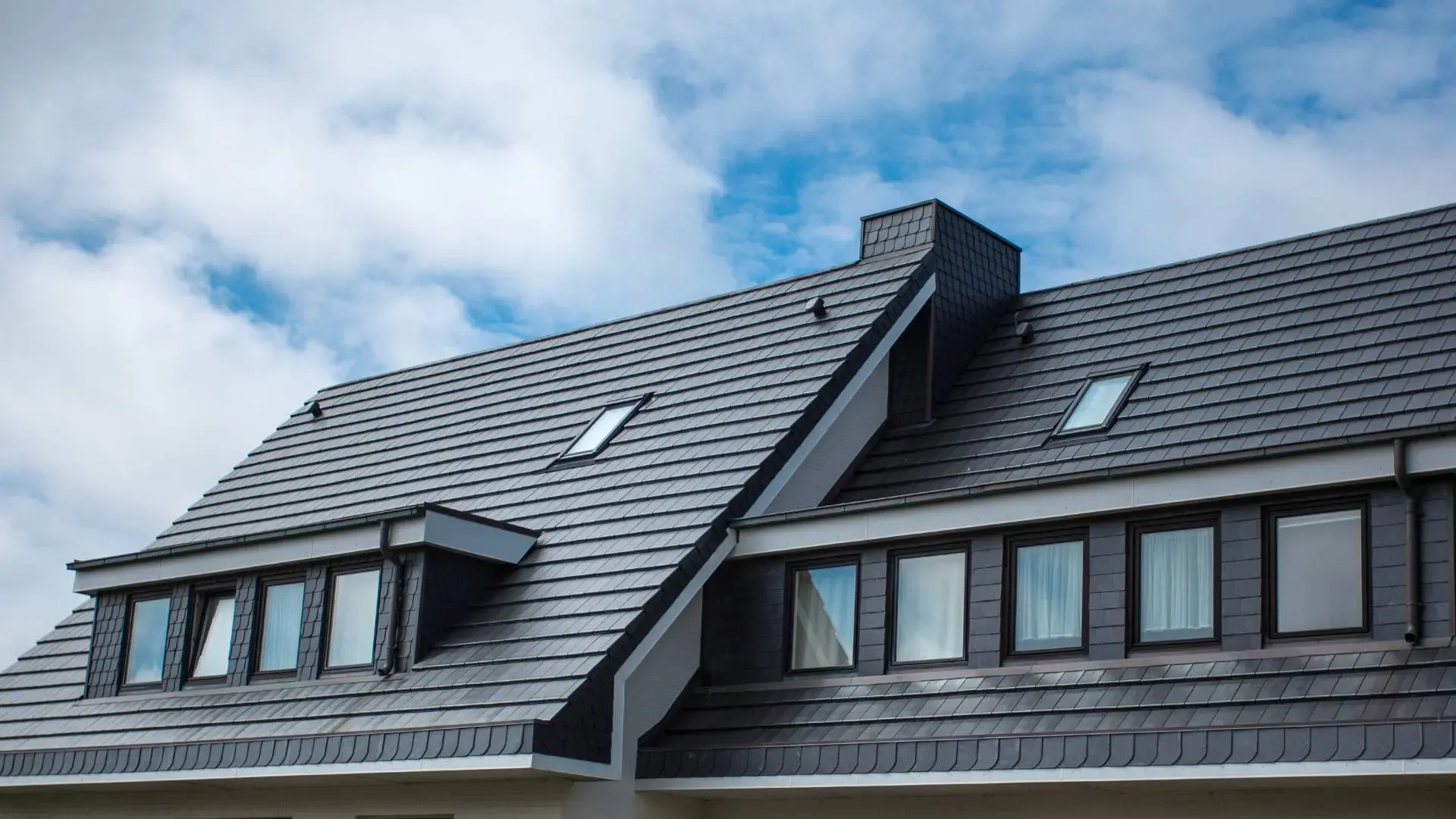 Professional Roofing Contractor in De Soto, KS, Safe Harbor