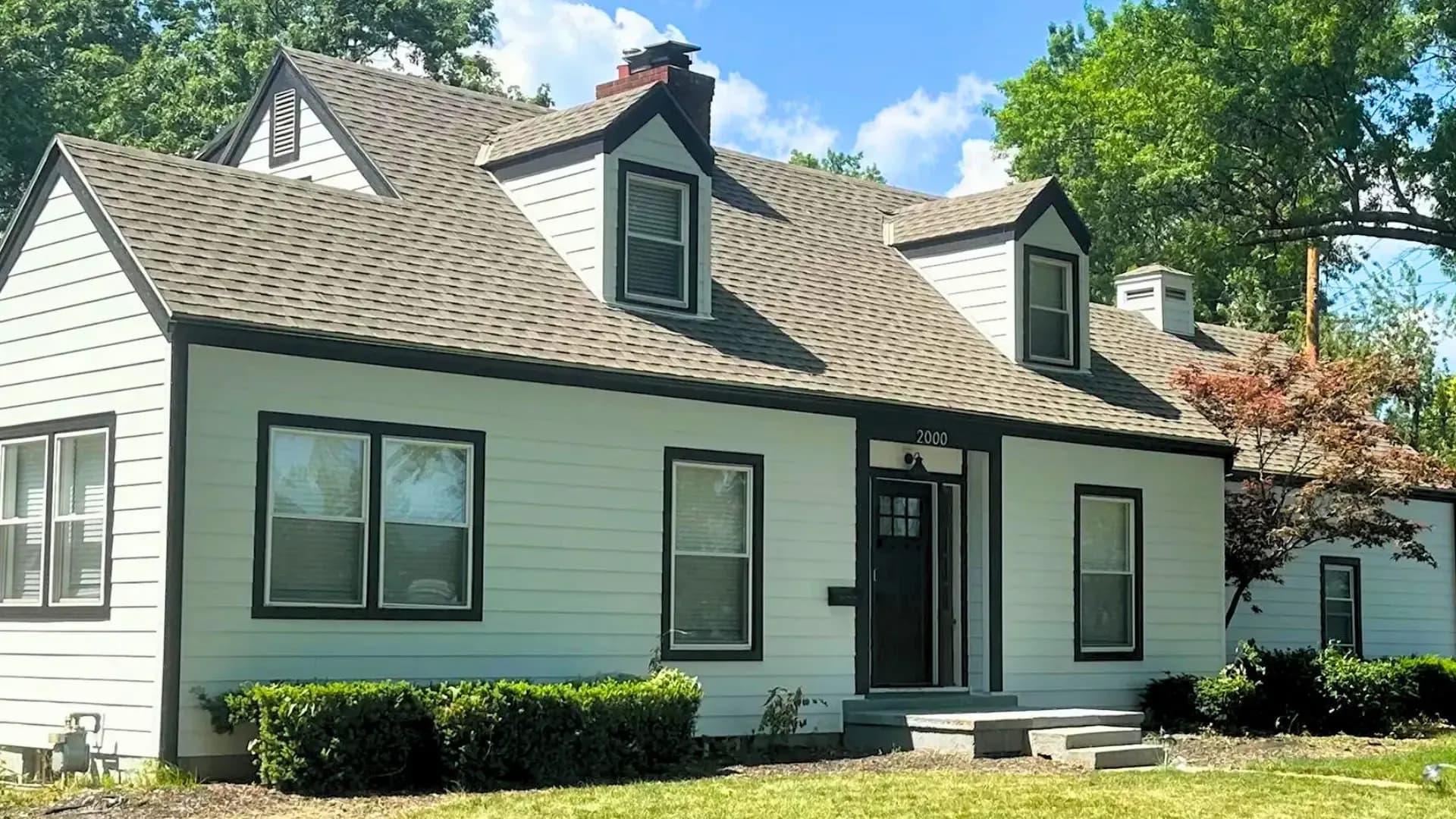 https://safeharborexteriors.com/wp-content/uploads/2023/11/what-siding-materials-stand-up-to-moisture-intrusion-01.jpg